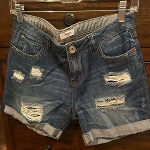 Kensie low rise Blue denim distressed shorts, Size 28.
